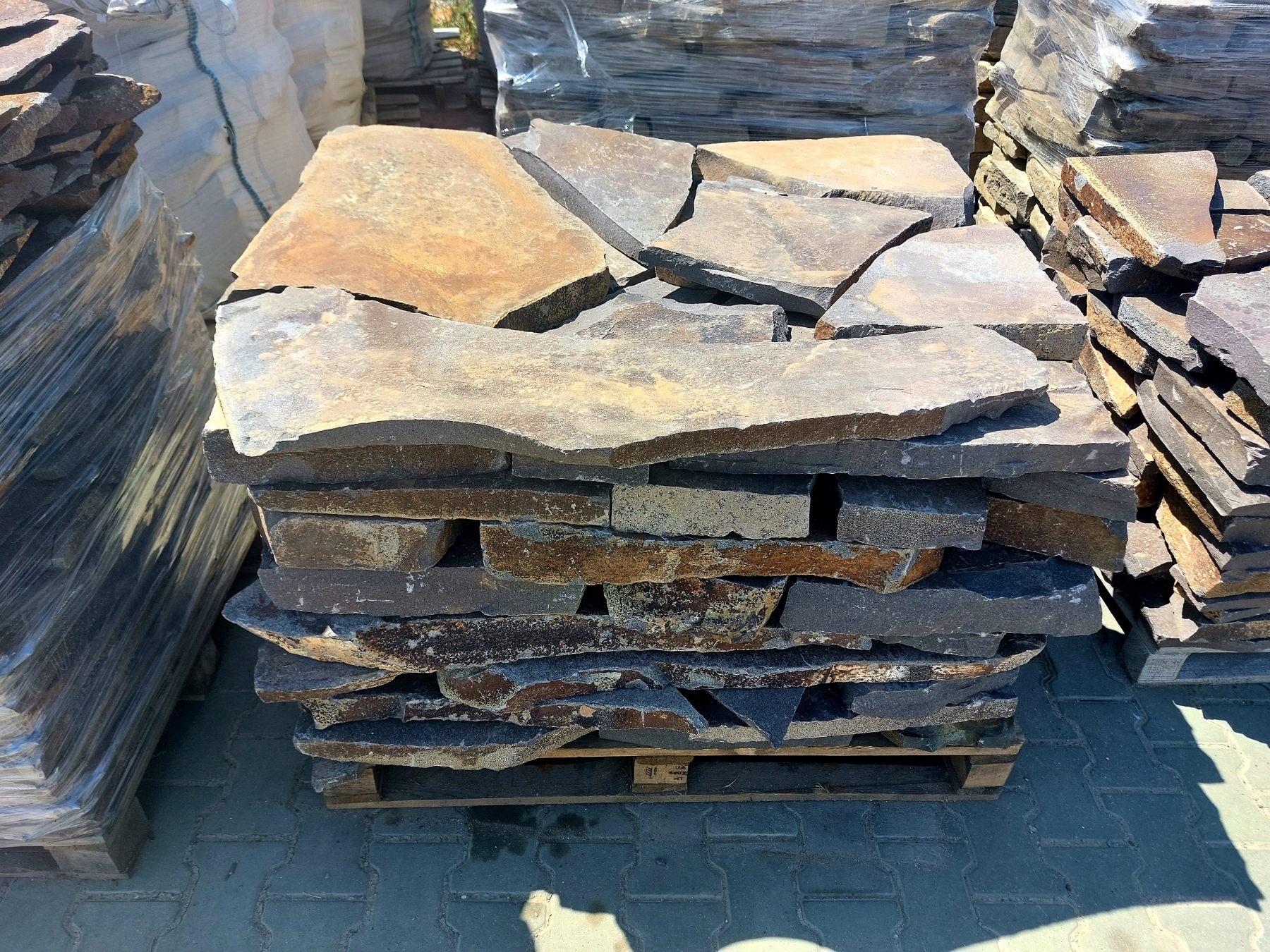 Андезит грубо-колотый ровный