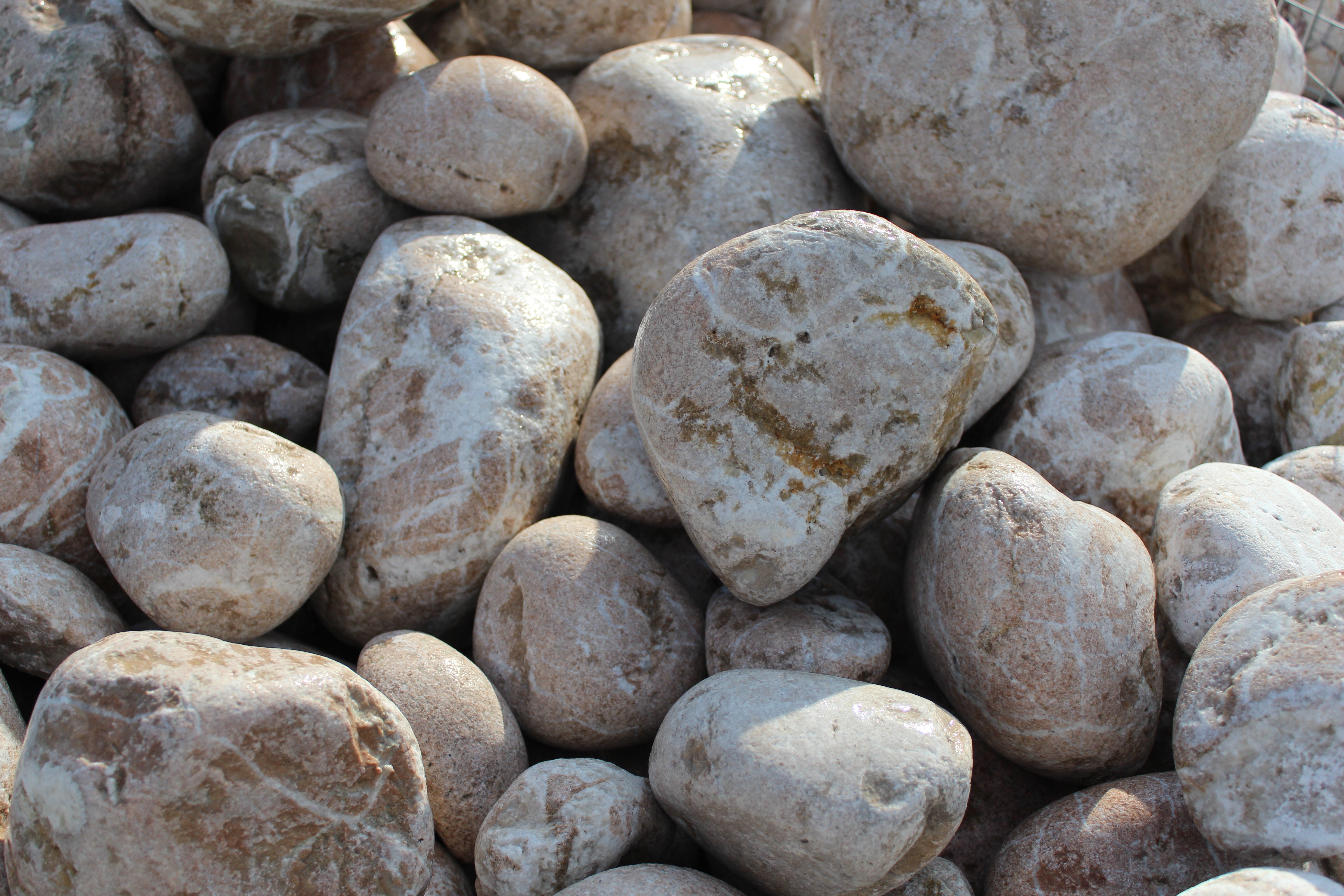 Валун персиковий