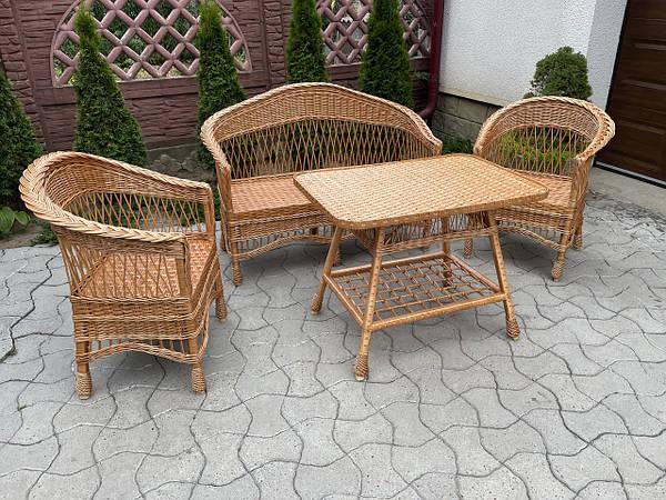 Набір плетених меблів