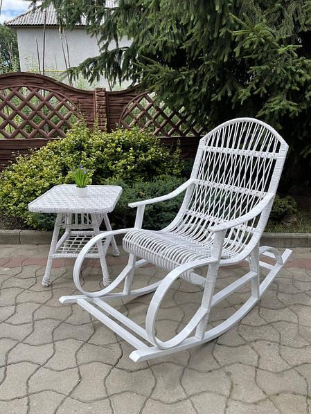 Крісло-гойдалка зі столиком 