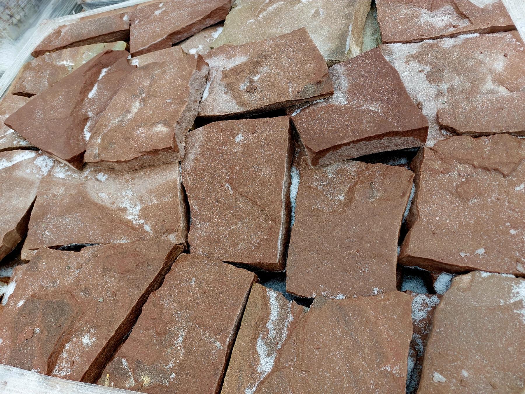 Песчаник красный фактурный