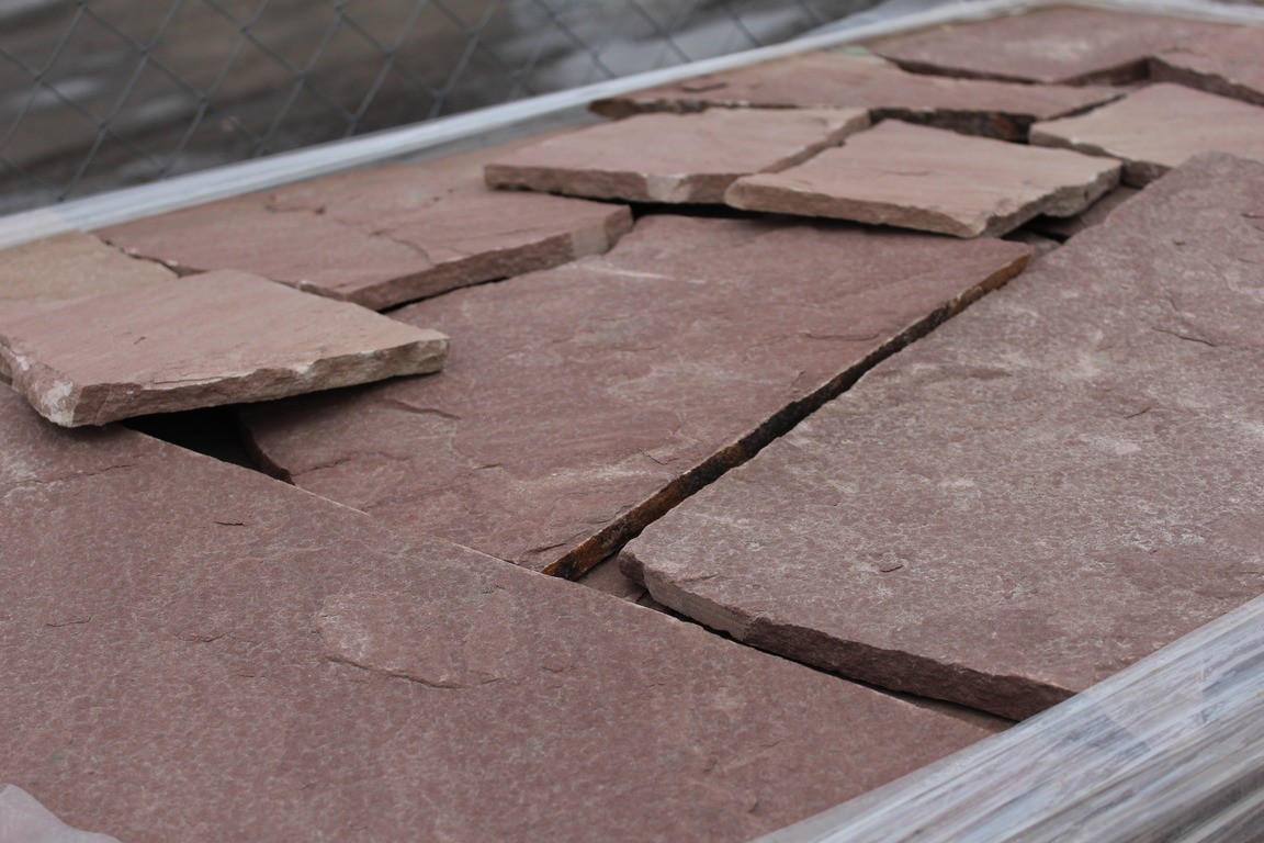 Песчаник красный ровный и красивый камень