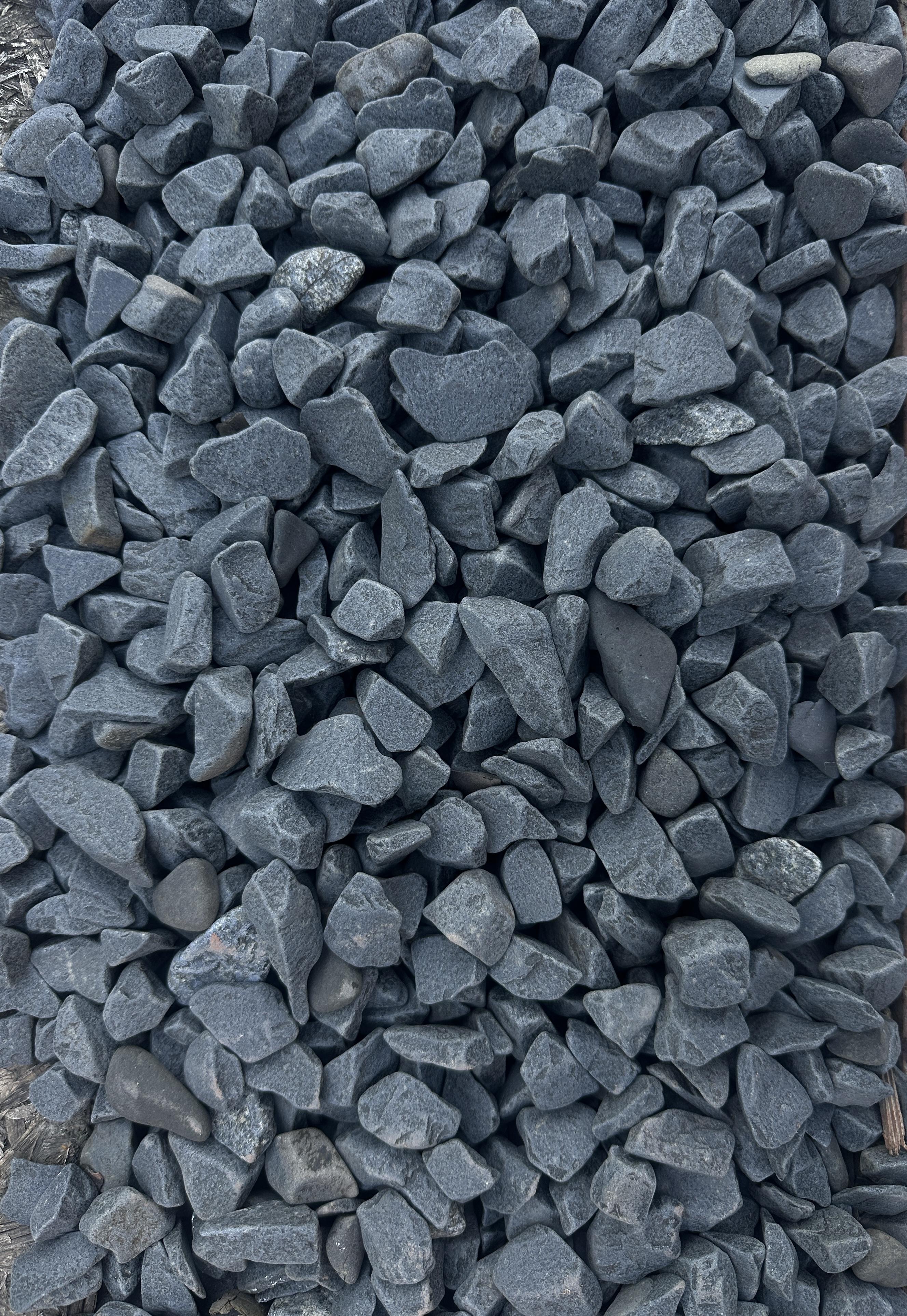 Галька базальтовая черная